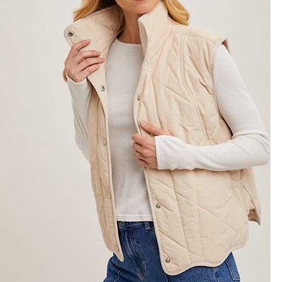 Button Down Quilted Puffer Vest with Pockets Creamy Beige - Picture 5 of 12